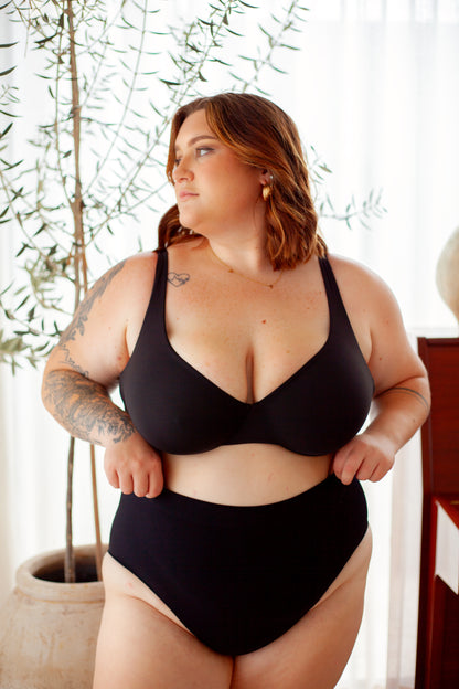 SECOND NATURE Wired Seamless Bra (Pre-Order Ships end of March)